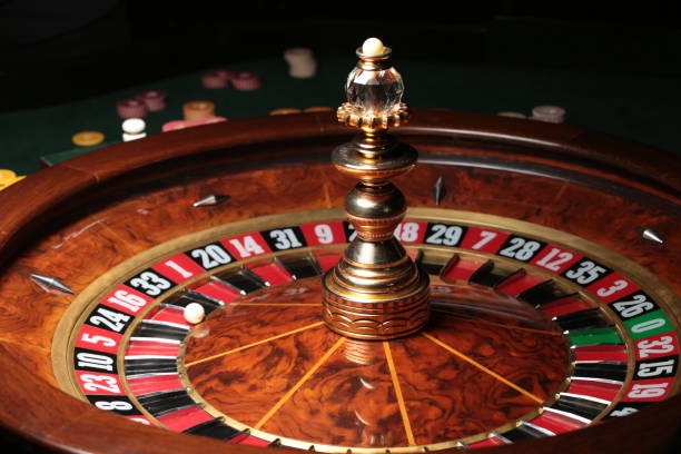 Multi-sport dashboard view showing Liga 1 fixtures and live casino tables